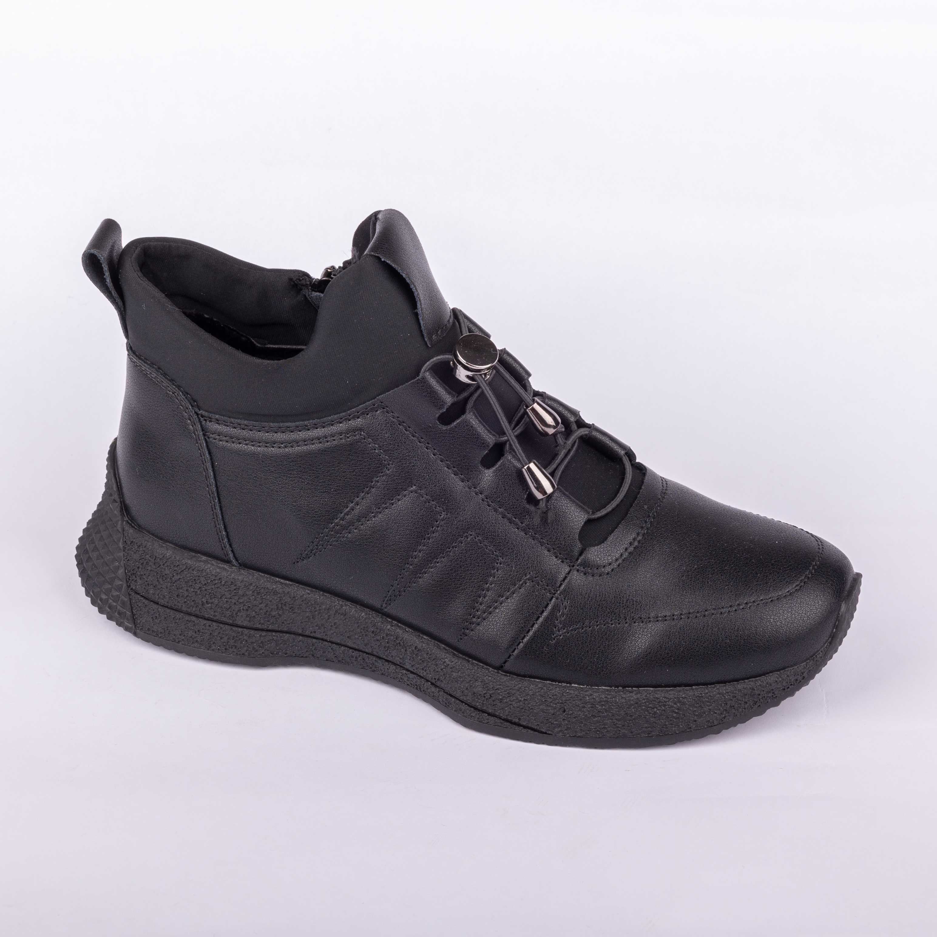 Černá kotníková  bota 
